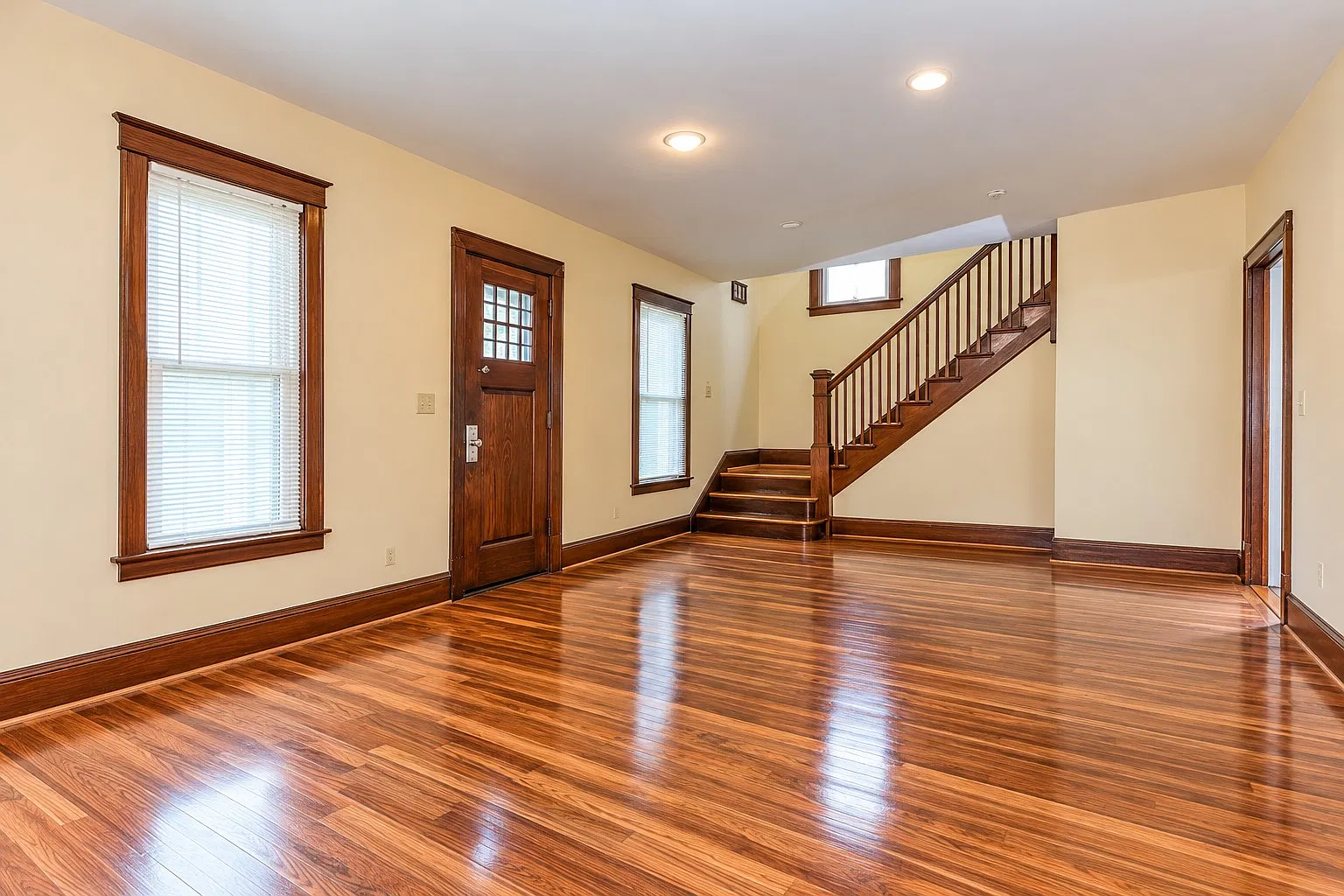 3 bed, 1371 sqft, $2,200 — Photo 3