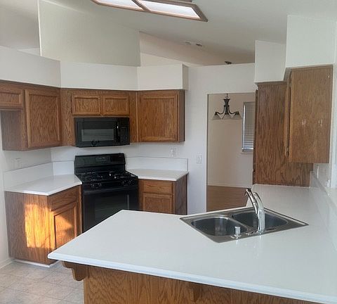 New Kitchen Countertops and Appliances