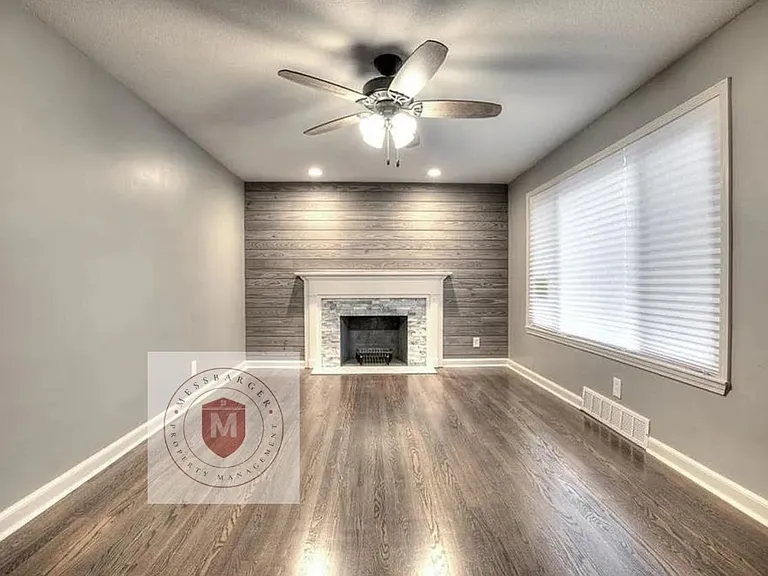 2501 W 75th Pl — Photo 4