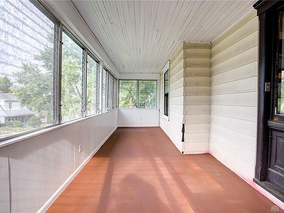 5th image of 216 Pointview Ave