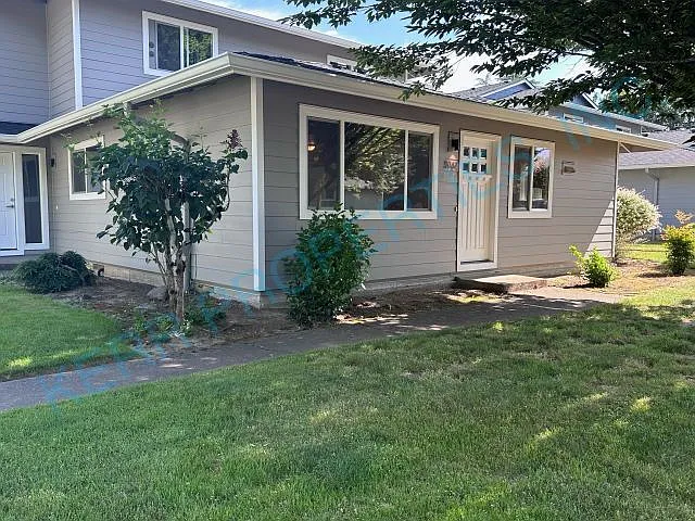 Charming 2-Bedroom Condo Oasis in Gresham Cozy 780 Sq. Ft. Retreat! — Photo 1