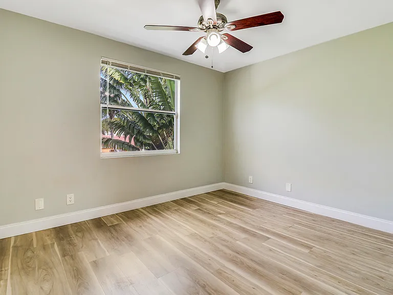 4881 McGill St — Photo 33