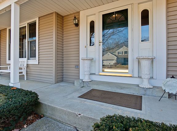2nd image of 807 Interlaken Dr