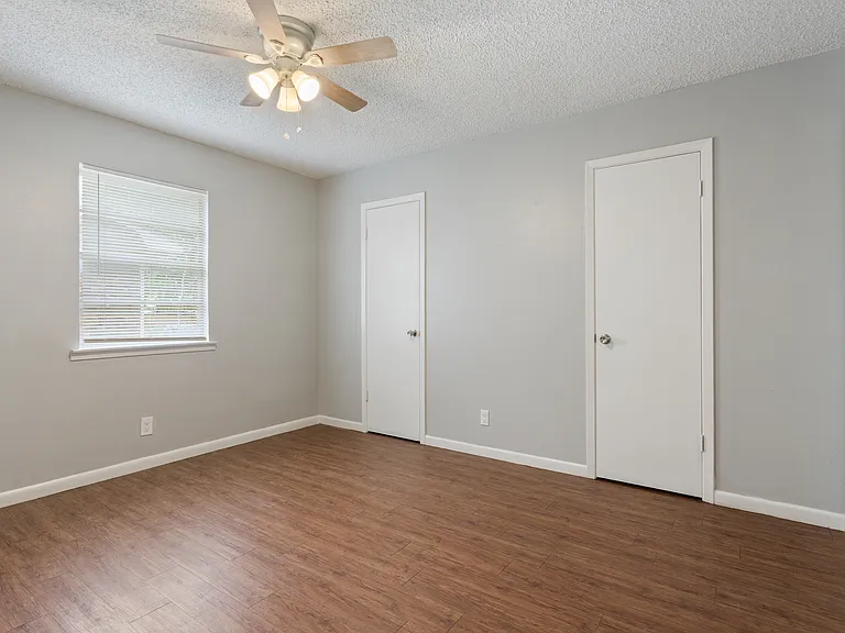 407 Crescent St — Photo 12