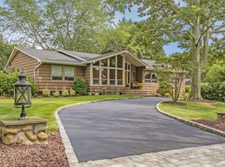 11 Astro Pl, Dix Hills, NY