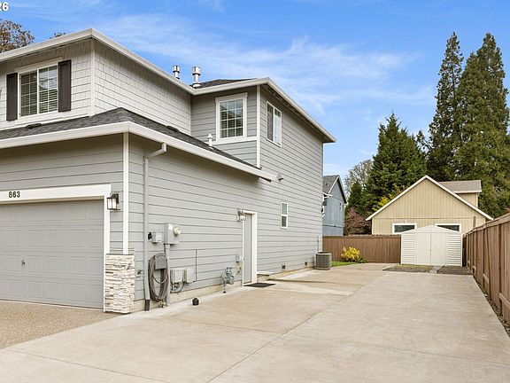 3rd image of 863 NE 4th Ave