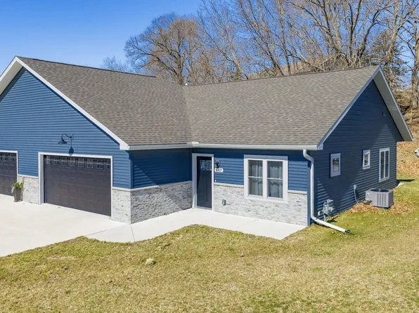 1007 Rusalka Circle, Reedsburg, WI 53959