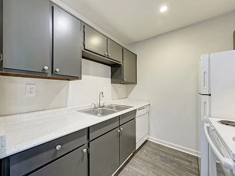 Magnolia Court Apartments — Photo 29