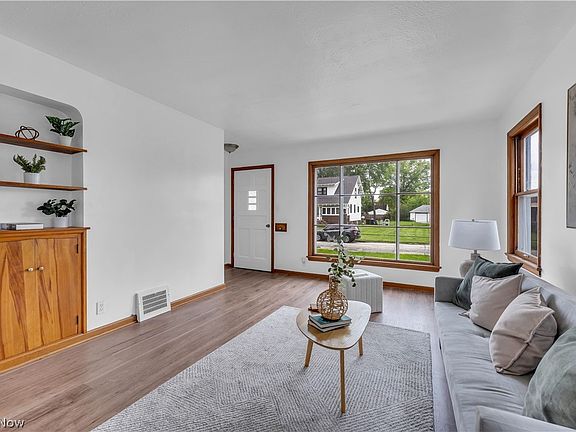 4th image of 2303 Tuxedo Ave