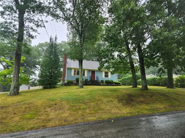 4 Patricia Ave, North Smithfield, RI 02896