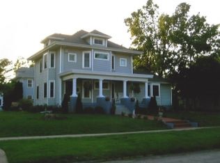 703 N 8th St, Chariton, IA 50049