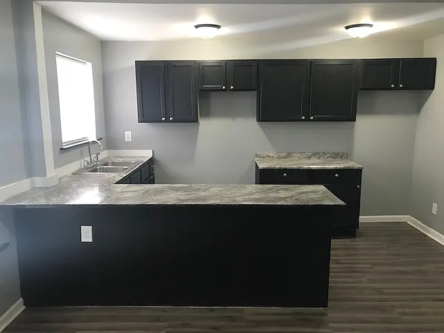 2 bed, 800 sqft, $1,300 — Photo 2
