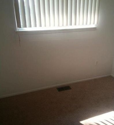 4th image of 22176 Purdue Ave