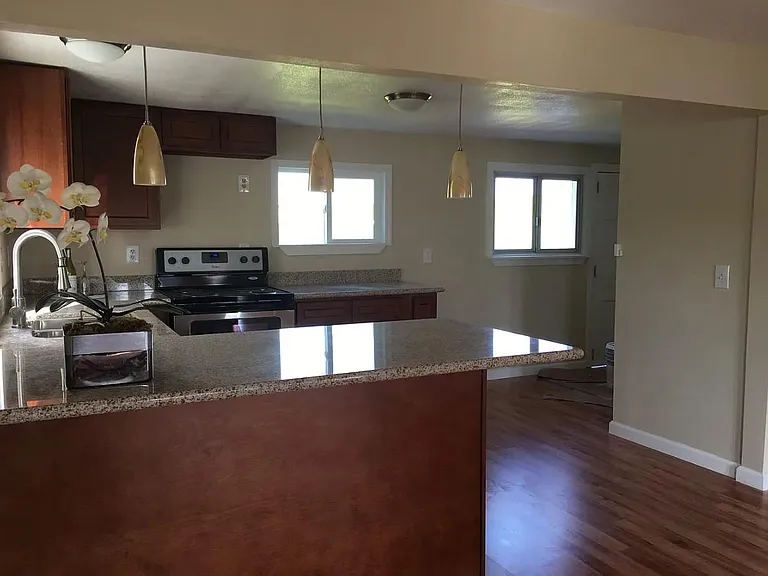 337 Potomac Ave — Photo 9