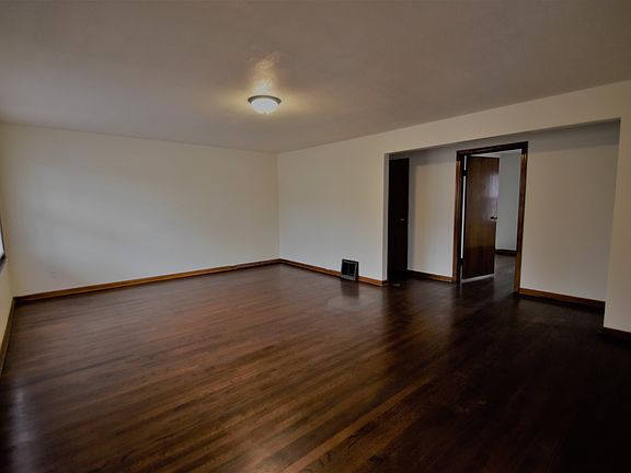2nd image of 1917 S Scott Ave