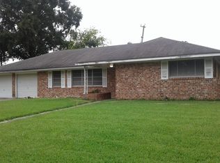 900 Idlewood Dr, Baytown, TX 77520