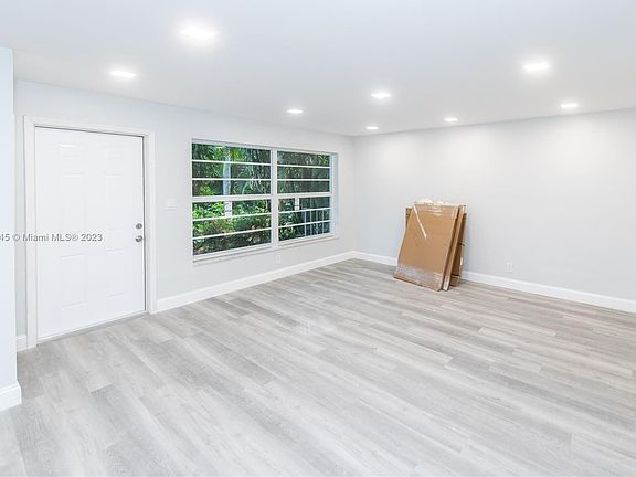 4th image of 710 N K St APT 103