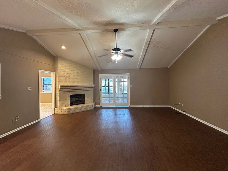 826 Timber Dr — Photo 10