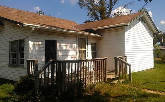2nd image of 202 Vernon St
