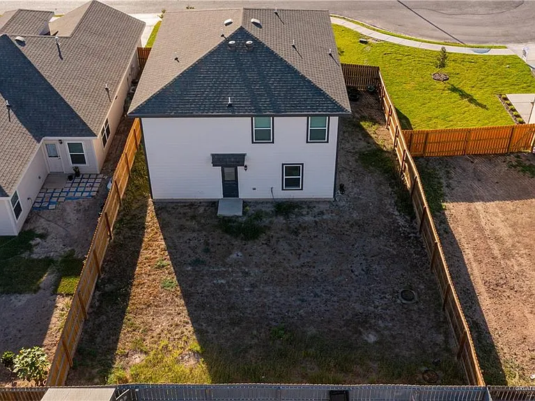 2307 N 26th Dr — Photo 19