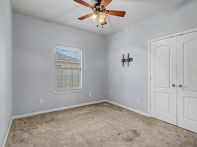 630 W Newport Bnd — Photo 25