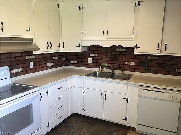 5th image of 2138 Eastlawn St