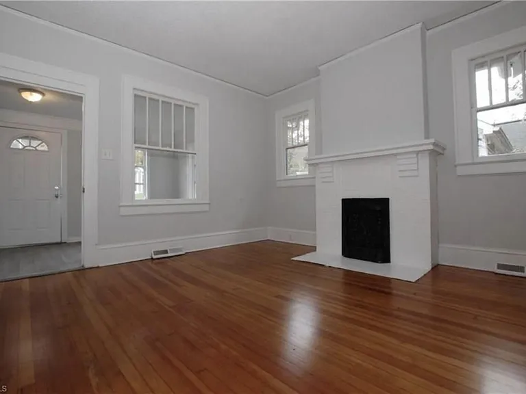 140 W Acadia Ave — Photo 7