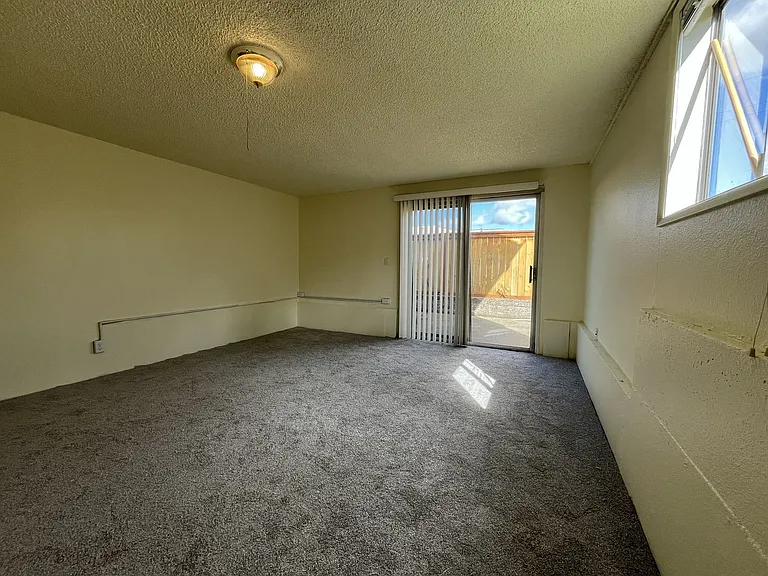 4660 NE Lombard St — Photo 27