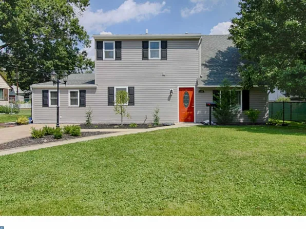 46 Russet Ln, Levittown, PA 19055