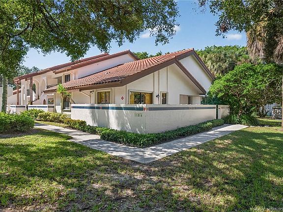 2nd image of 6001 SE Martinique Dr APT 104