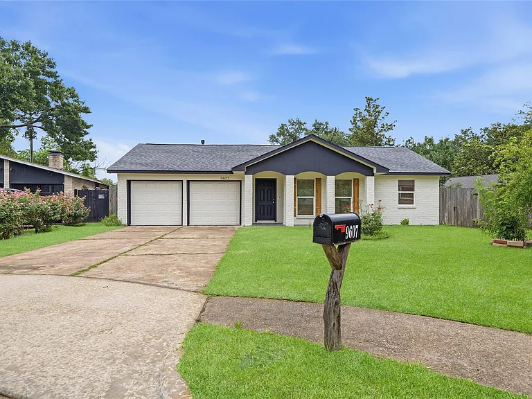 9607 Kemp Forest Dr — Photo 2