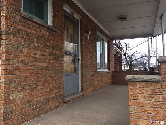 4th image of 1504 Hyde Park Blvd