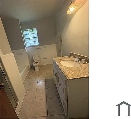 4th image of 4845 Wells St
