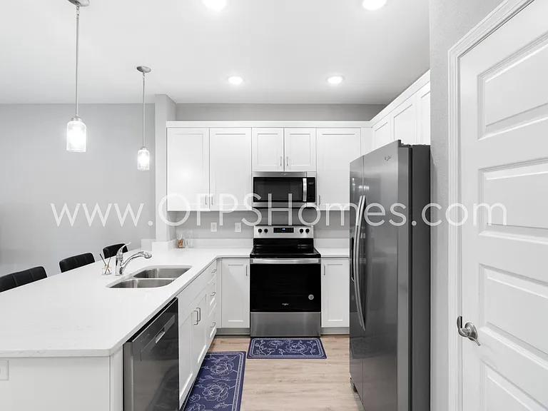 319 Carmel Dr #4 — Photo 9