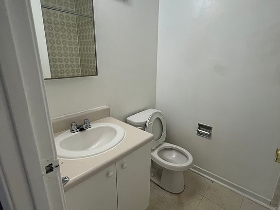 5th image of 425 Rathburn Rd E #73