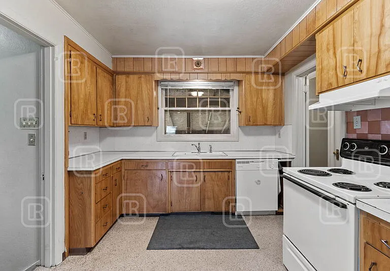 808 E Mission Ave — Photo 14
