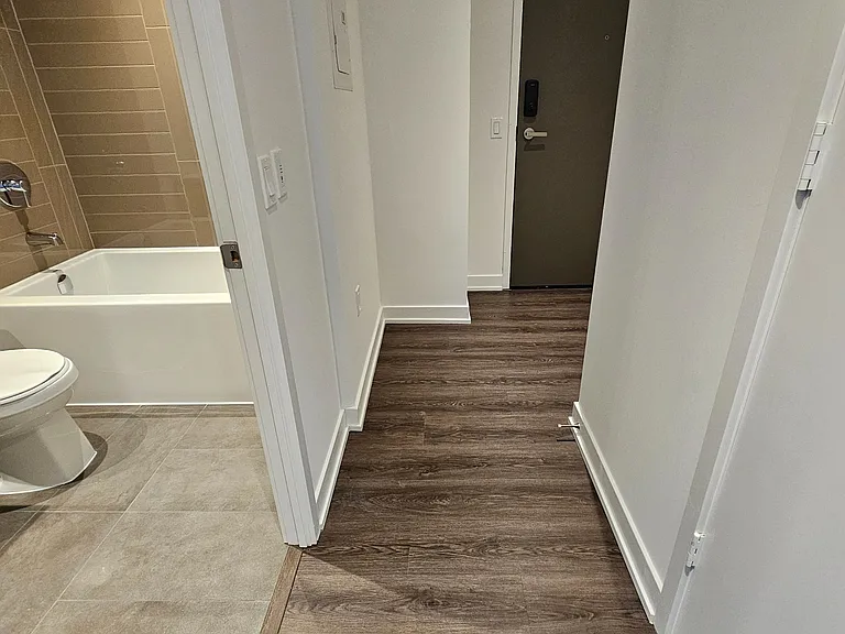 448 Burnhamthorpe Rd W #4201 — Photo 2