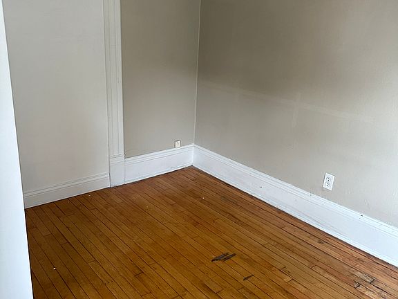 2nd image of 1024 E Pearson St