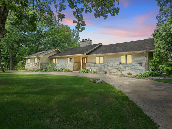 39W526 Lori Ln, Elgin, IL 60124
