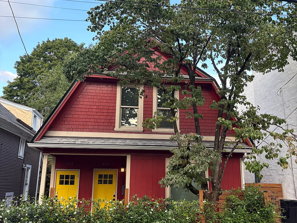 814 NE 30th Ave