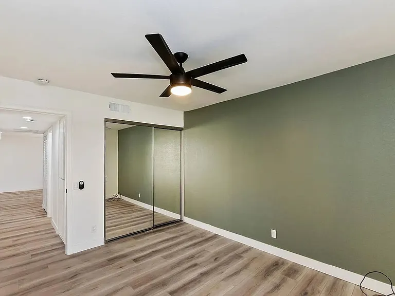 445 E Bradshaw Ln — Photo 10