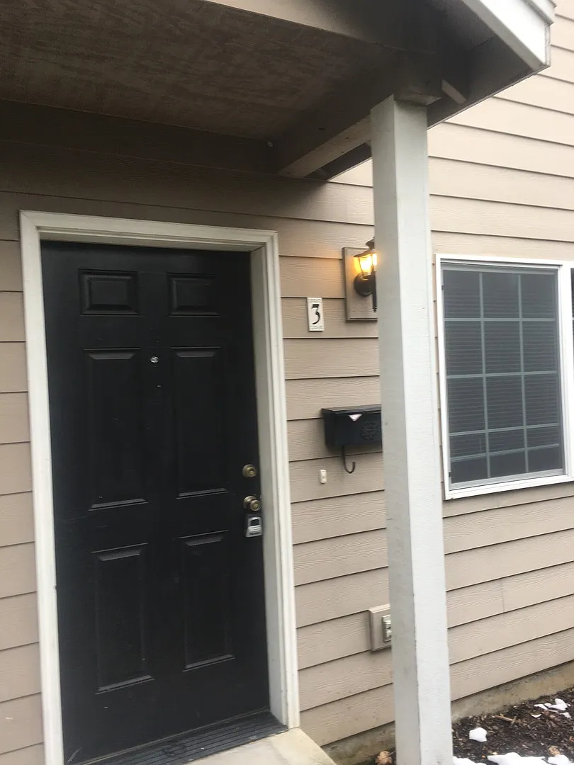 LEWIS-8046 — Photo 2
