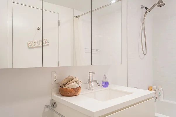 Rented by Real Easy LLC | media 48