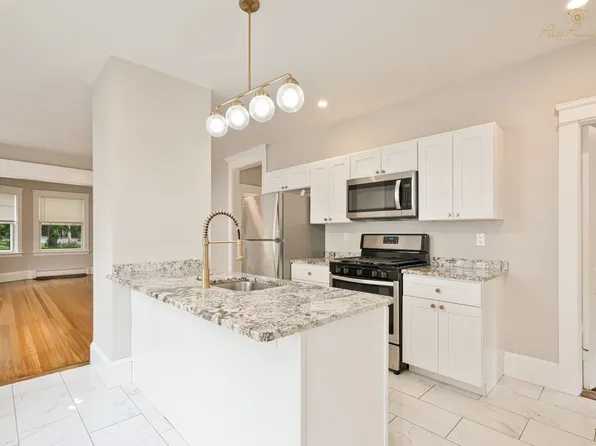 448 Pleasant Valley Pkwy Floor 3, Providence, RI 02908