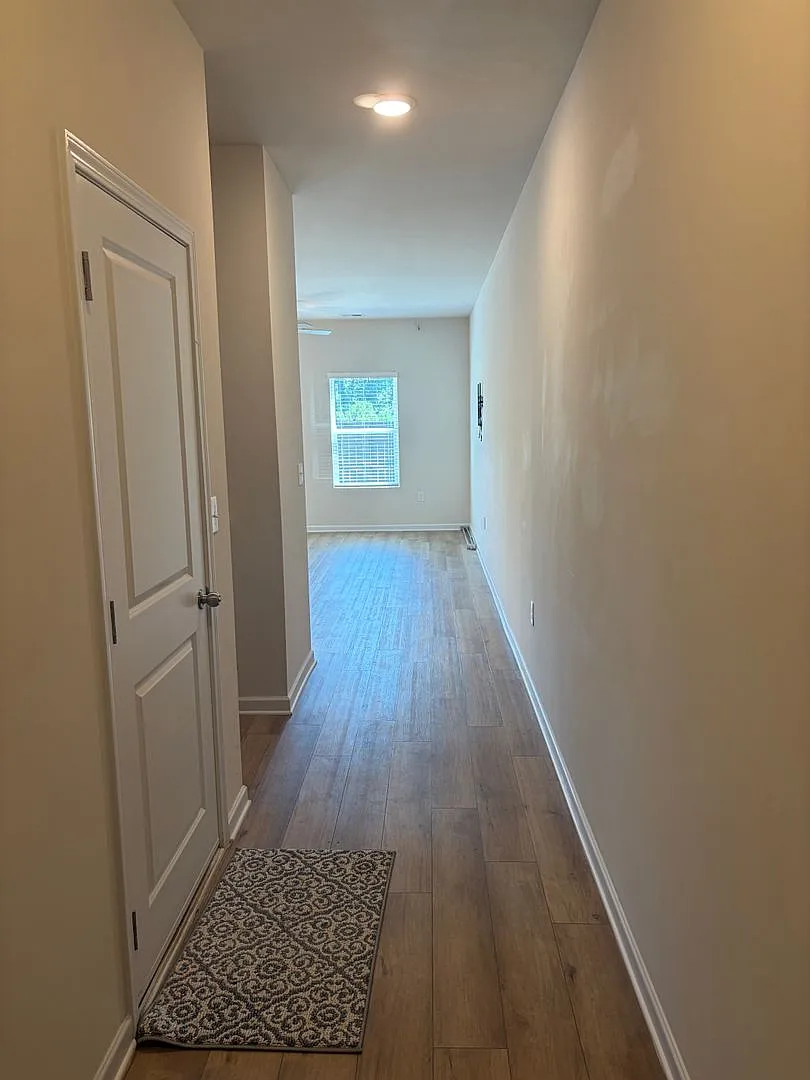 Beautiful Townhome — Photo 2