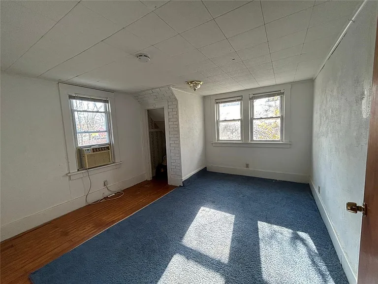125 Windsor Rd — Photo 23