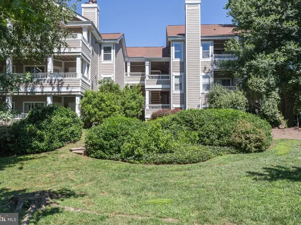 14321 Climbing Rose Way APT 302, Centreville, VA 20121