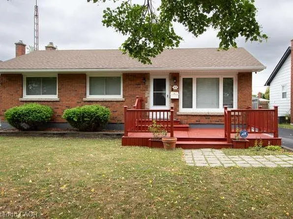35 Parkdale Dr, Thorold, ON L2V 2N5