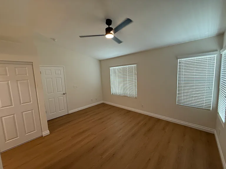2686 Beverly Ave — Photo 16