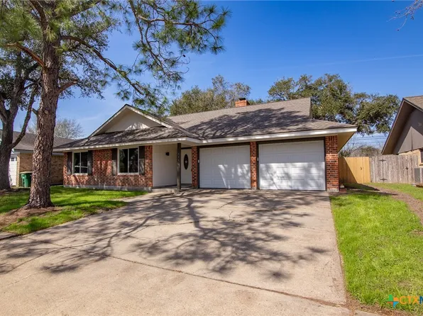 111 Savannah Dr, Victoria, TX 77904